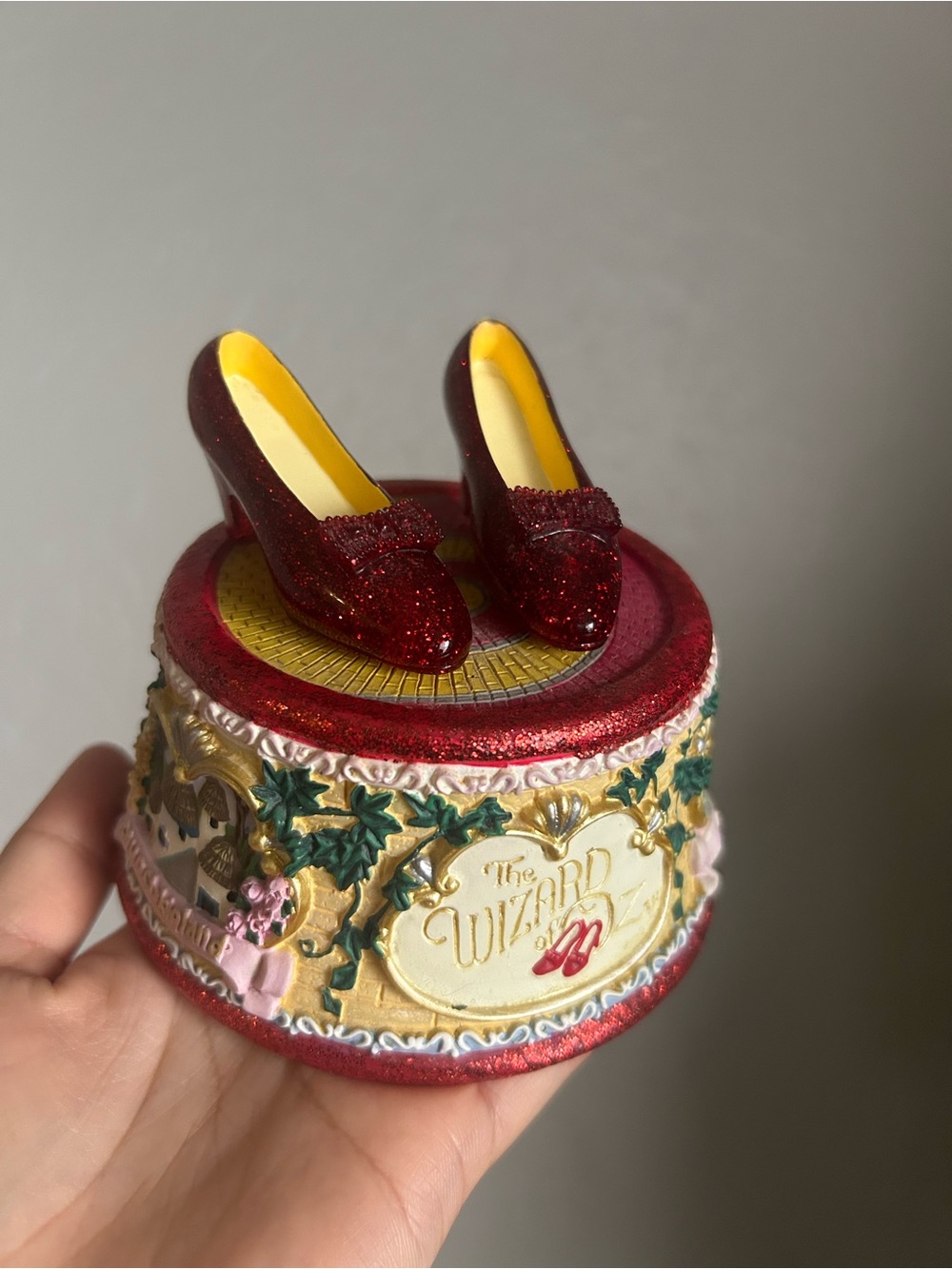 SAN FRANCISCO MUSIC BOX CO WIZARD OF OZ 70th ANNIVERSARY CLICKING RUBY SLIPPERS